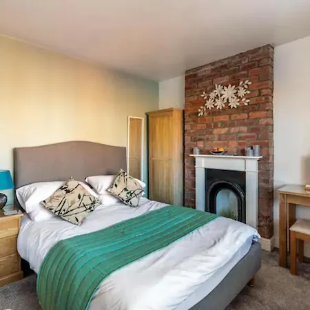 Camaraderie Guest house *